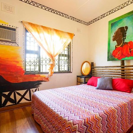 Khululekani - Durban Rasta Hide Out Backpackers ภายนอก รูปภาพ