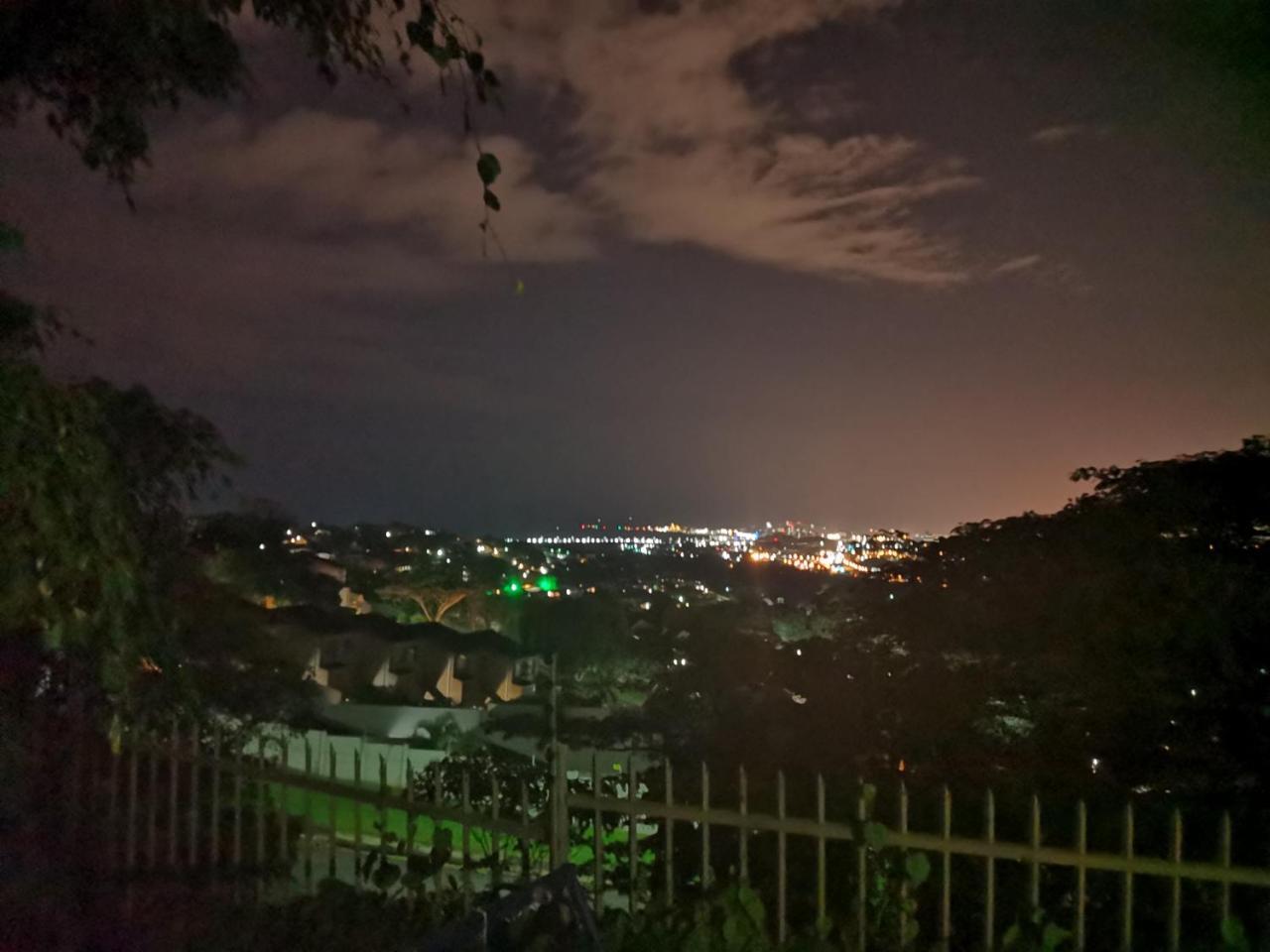 Khululekani - Durban Rasta Hide Out Backpackers ภายนอก รูปภาพ