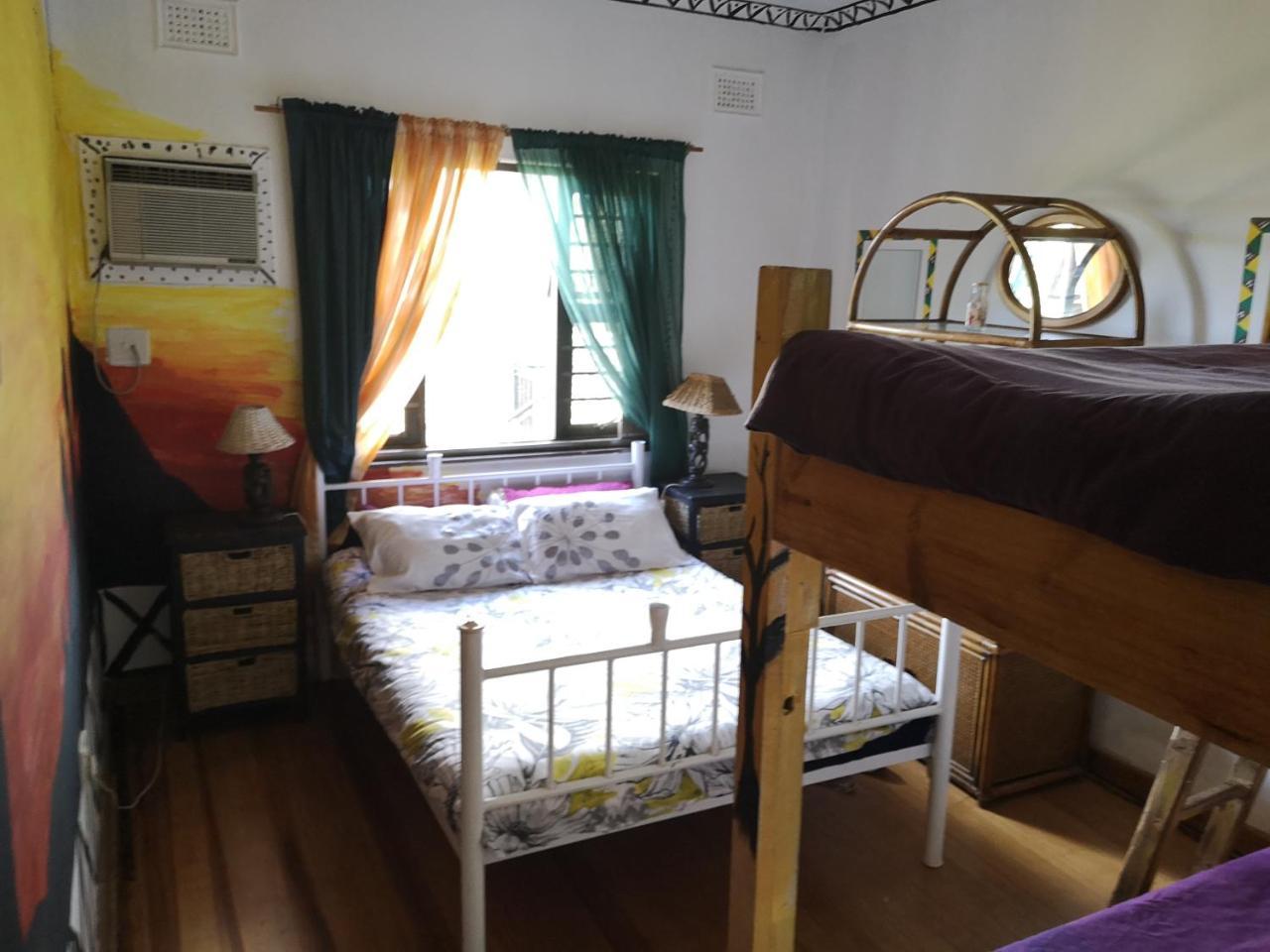 Khululekani - Durban Rasta Hide Out Backpackers ภายนอก รูปภาพ