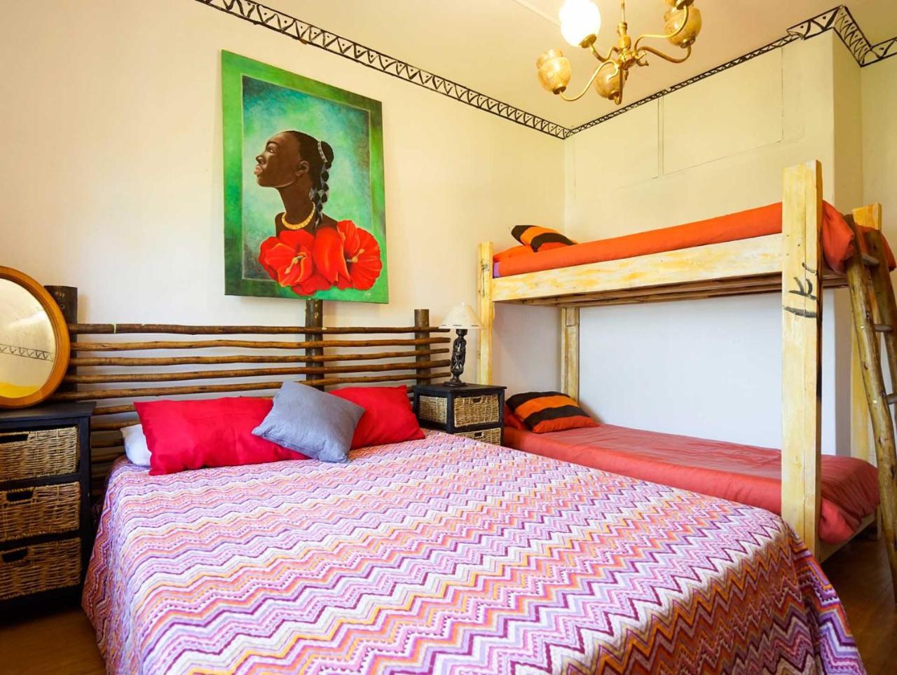 Khululekani - Durban Rasta Hide Out Backpackers ภายนอก รูปภาพ