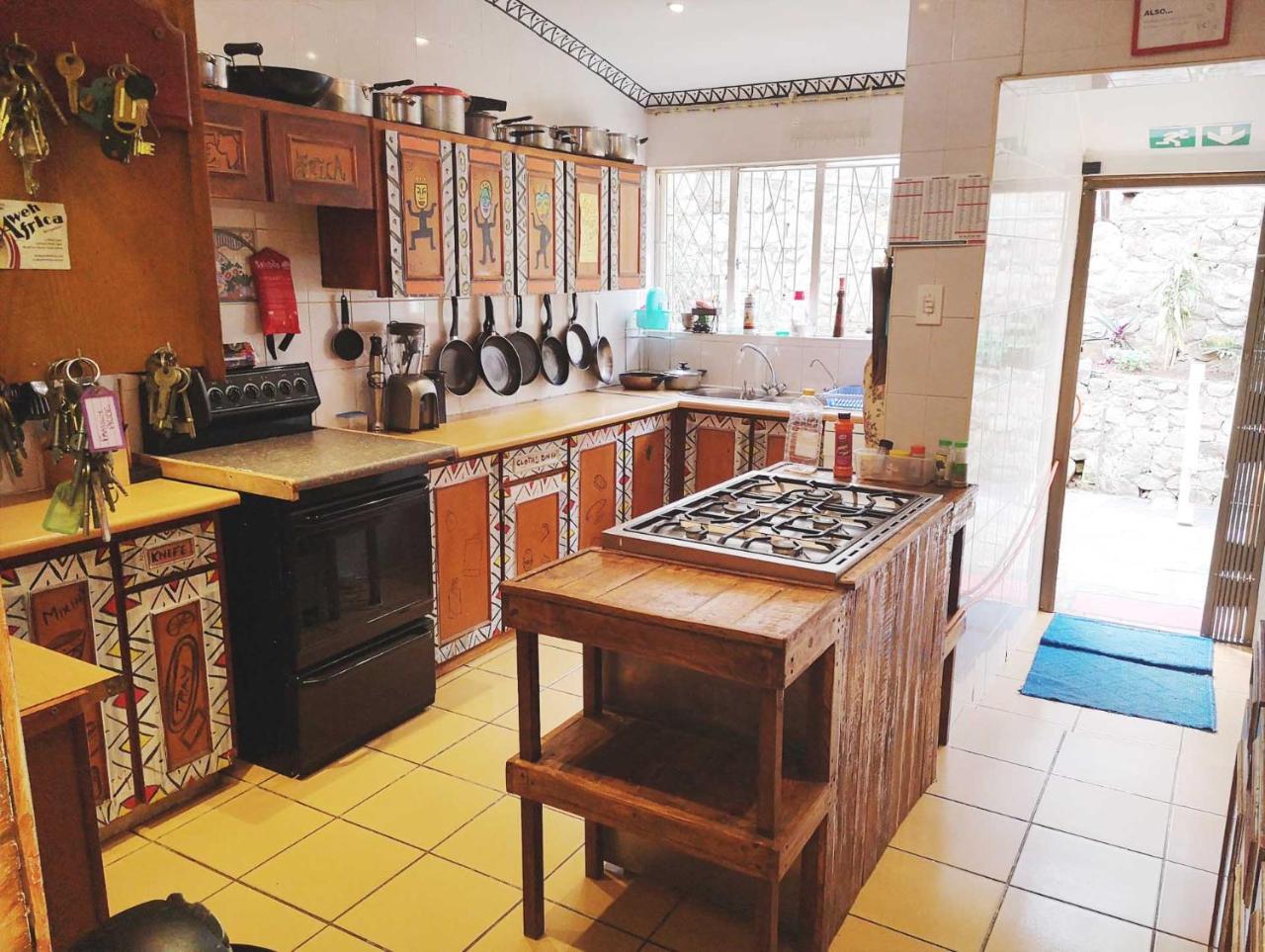 Khululekani - Durban Rasta Hide Out Backpackers ภายนอก รูปภาพ