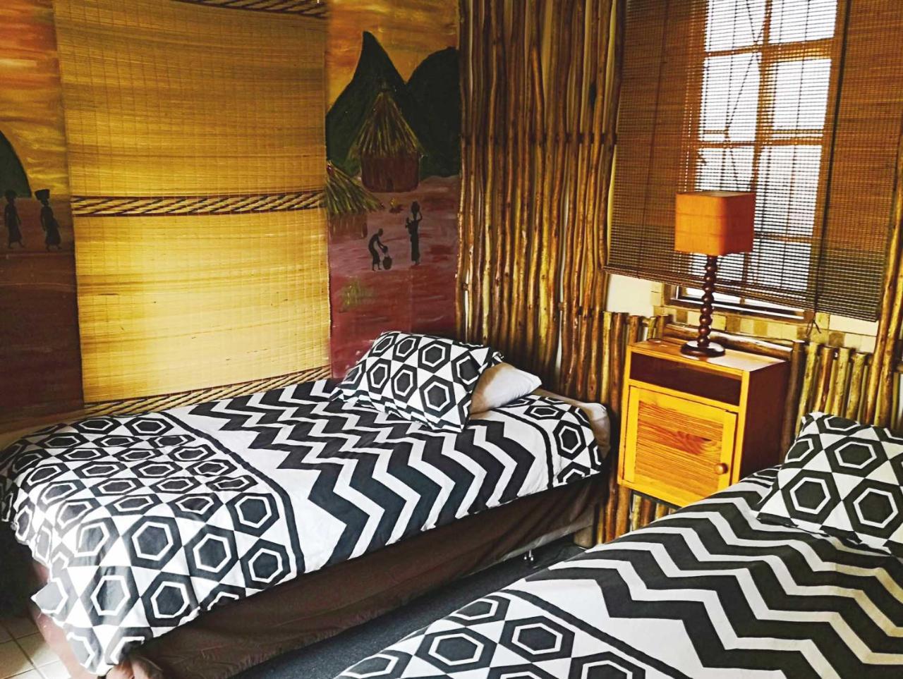 Khululekani - Durban Rasta Hide Out Backpackers ภายนอก รูปภาพ