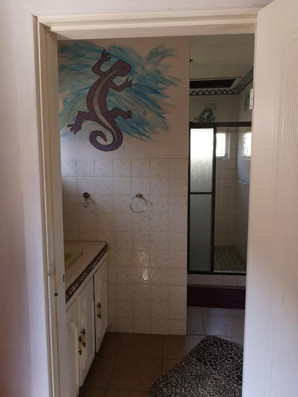 Khululekani - Durban Rasta Hide Out Backpackers ภายนอก รูปภาพ